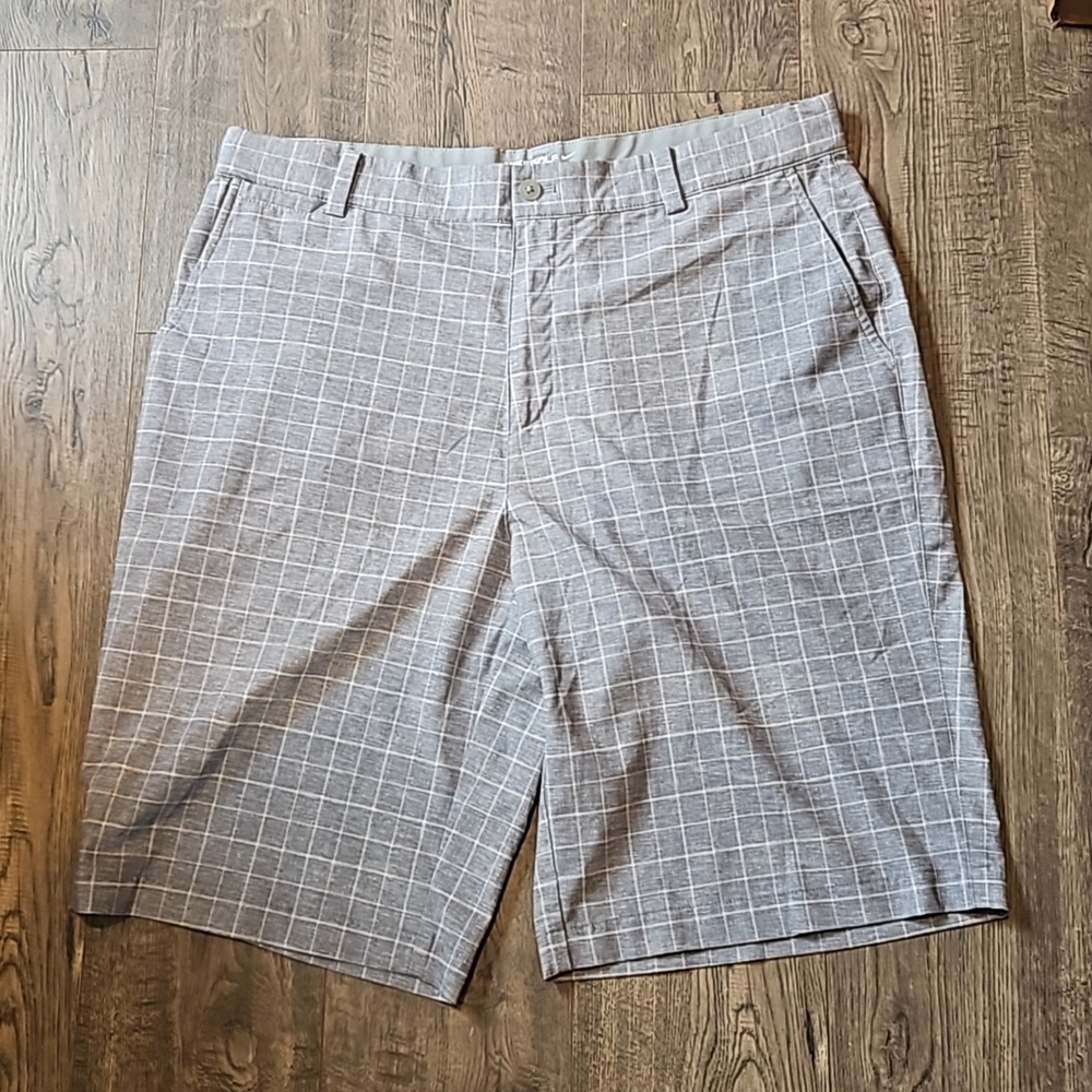Nike Golf Tour Preformance Men's Size 34 Grey Shorts